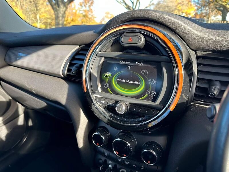View MINI HATCH 1.5 Cooper D Euro 6 (s/s) 3dr