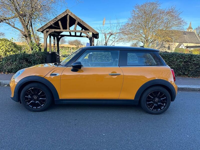 MINI HATCH