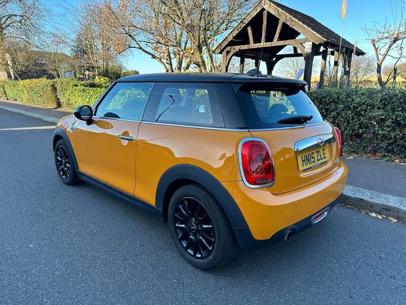 View MINI HATCH 1.5 Cooper D Euro 6 (s/s) 3dr