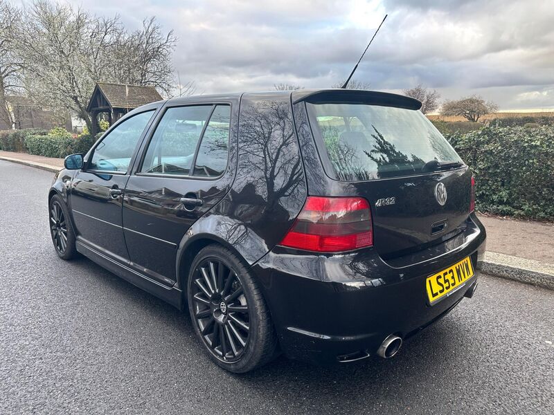 View VOLKSWAGEN GOLF 3.2 R32 5dr