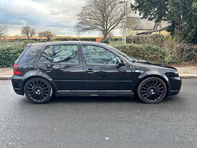 View VOLKSWAGEN GOLF 3.2 R32 5dr