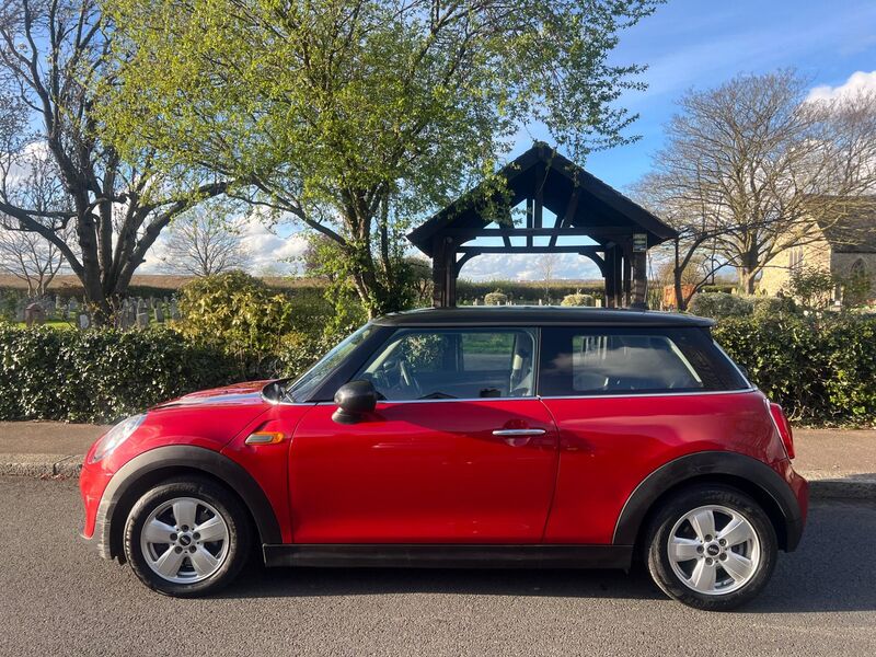 MINI HATCH