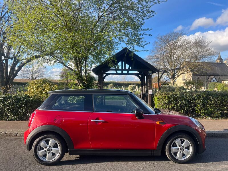 MINI HATCH