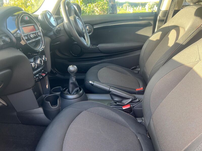 MINI HATCH