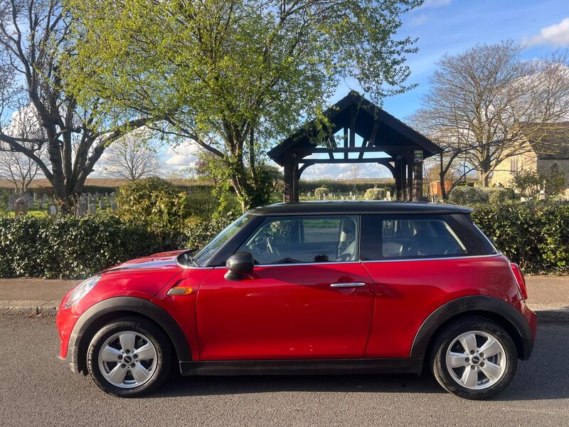 MINI HATCH