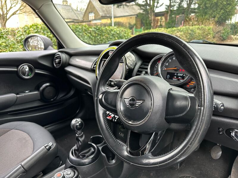 MINI HATCH