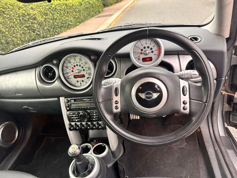 MINI HATCH