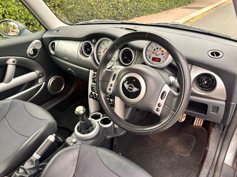 MINI HATCH