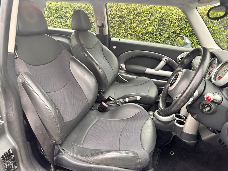 MINI HATCH
