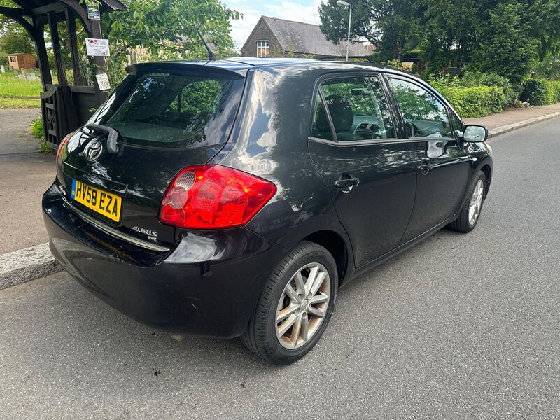 TOYOTA AURIS