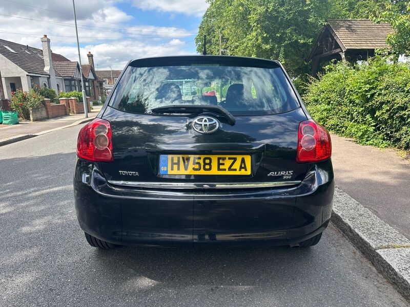 TOYOTA AURIS