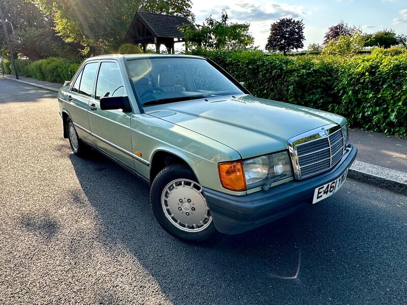View MERCEDES-BENZ 190 2.6 E 4dr