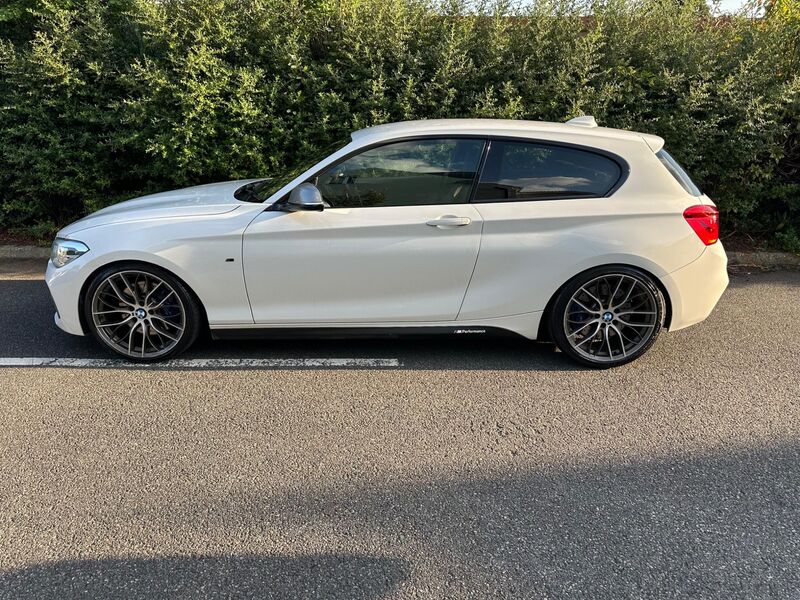BMW 1 SERIES