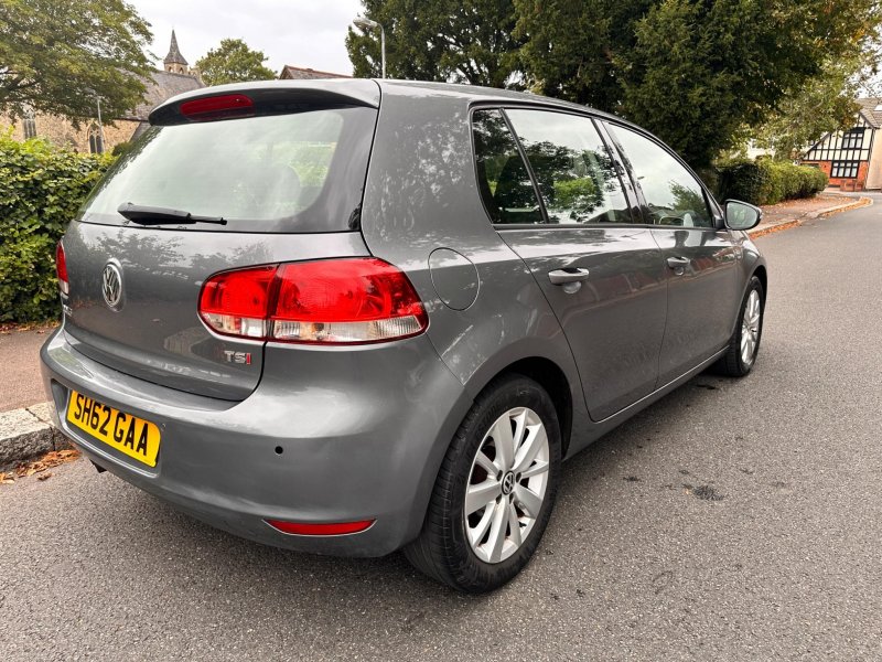 VOLKSWAGEN GOLF