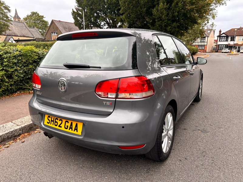VOLKSWAGEN GOLF