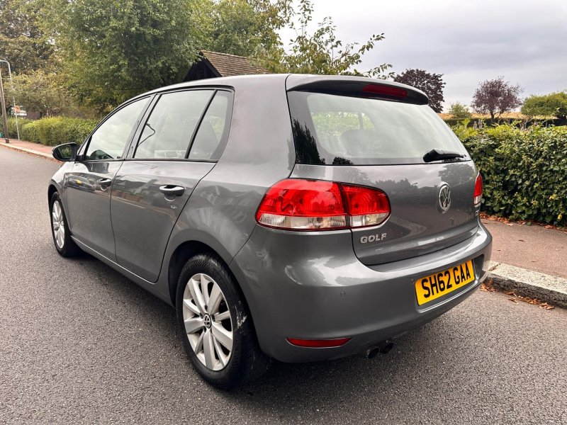 VOLKSWAGEN GOLF