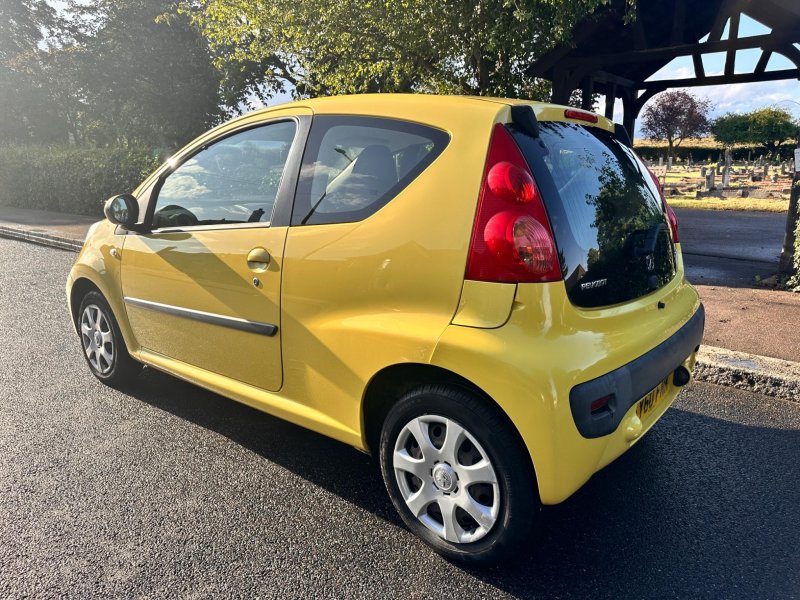 PEUGEOT 107