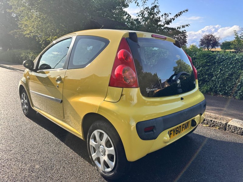 PEUGEOT 107