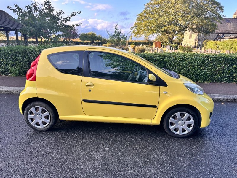 View PEUGEOT 107 1.0 12V Urban Euro 4 3dr