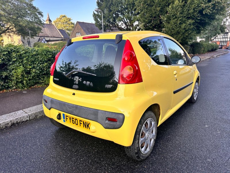PEUGEOT 107