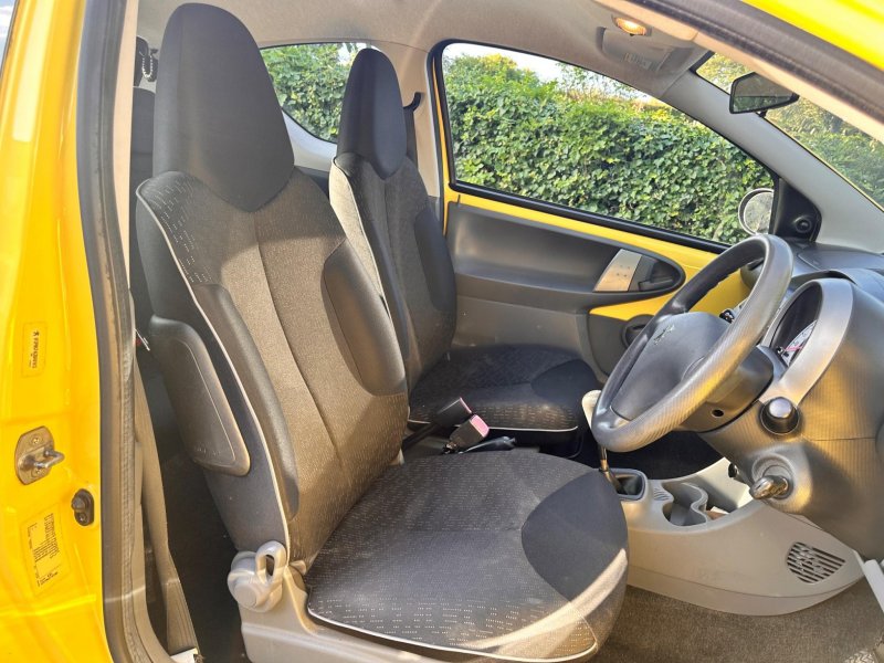 PEUGEOT 107