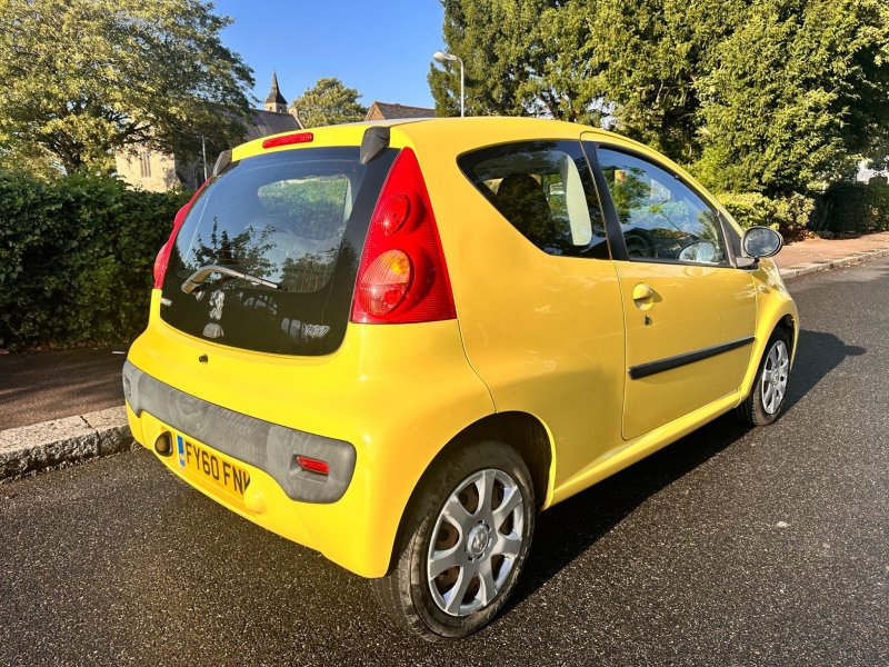 PEUGEOT 107