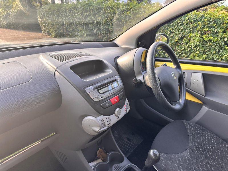 PEUGEOT 107