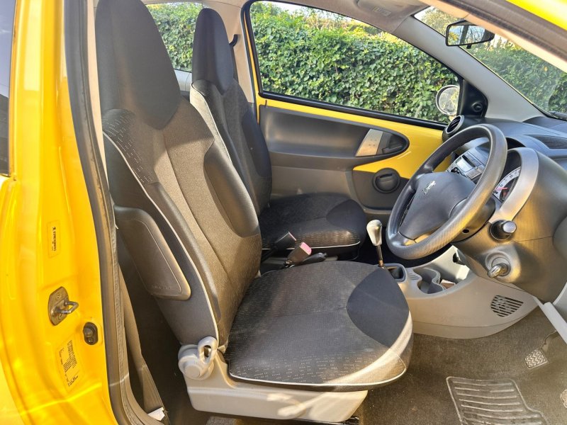 PEUGEOT 107