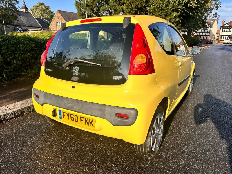 PEUGEOT 107