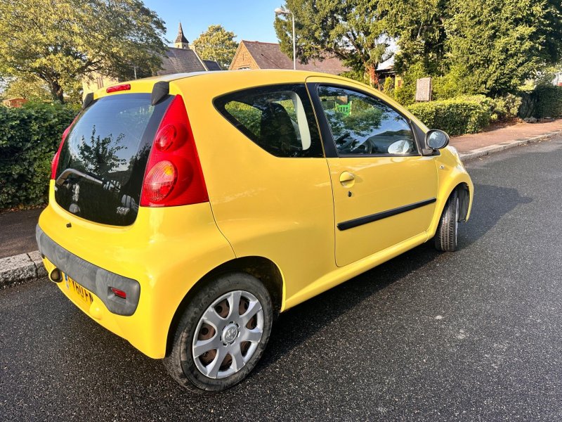 PEUGEOT 107
