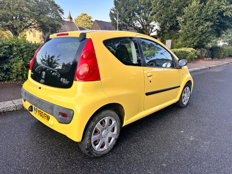 PEUGEOT 107