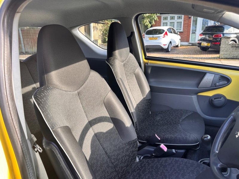PEUGEOT 107