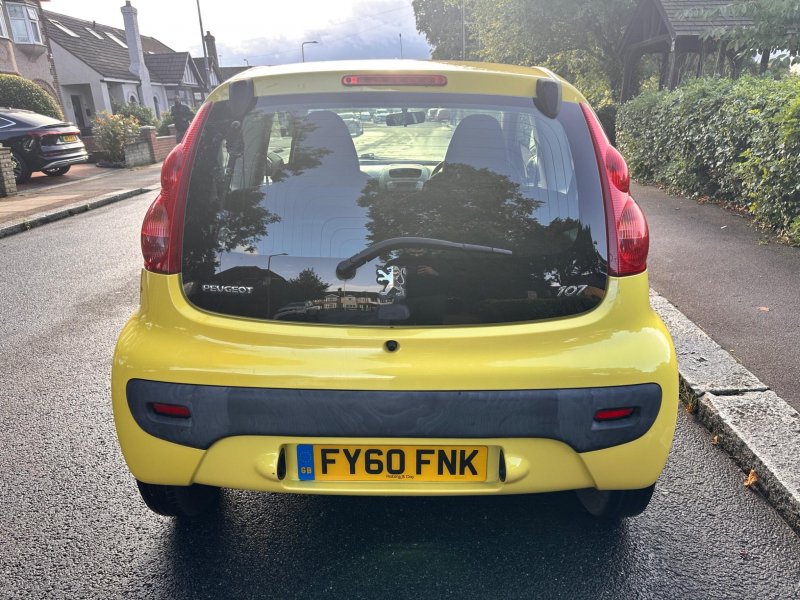 PEUGEOT 107