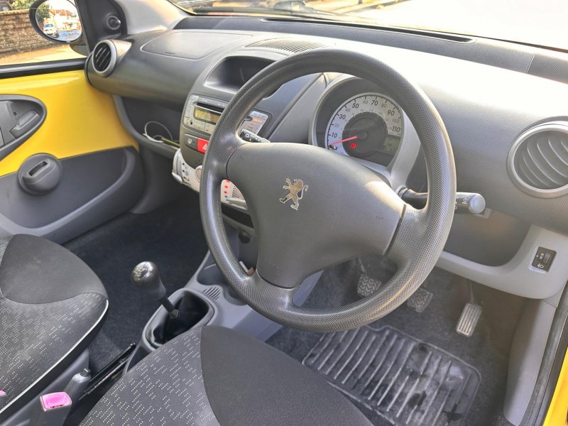 PEUGEOT 107