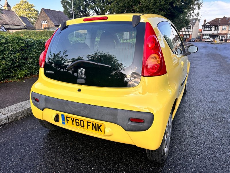 PEUGEOT 107