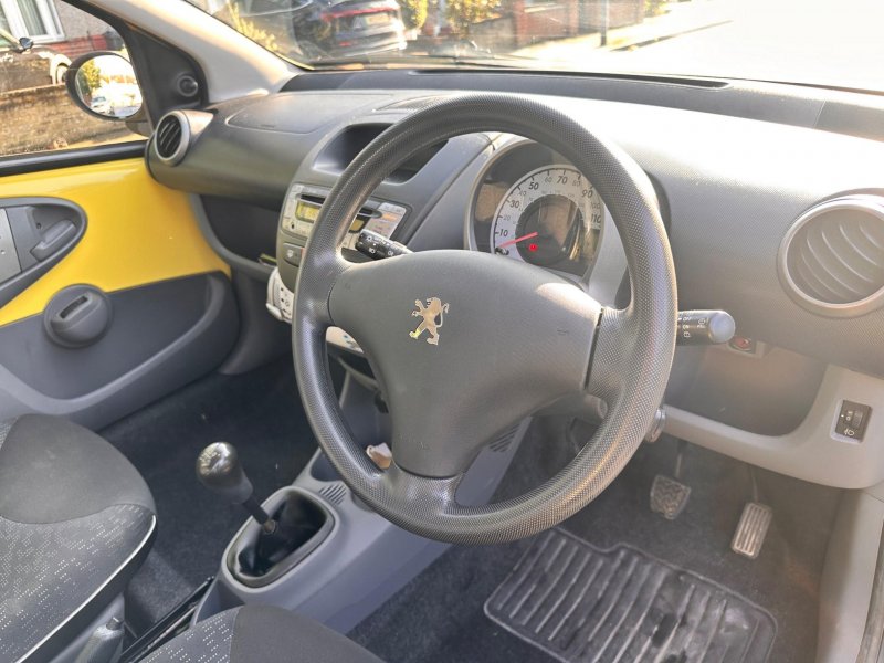 PEUGEOT 107