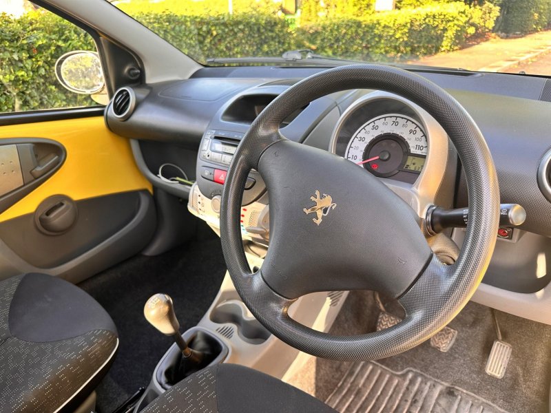 PEUGEOT 107