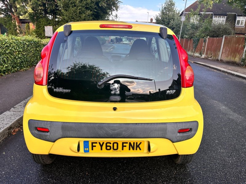 PEUGEOT 107