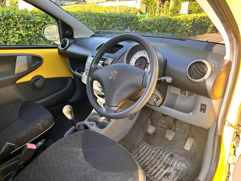 PEUGEOT 107