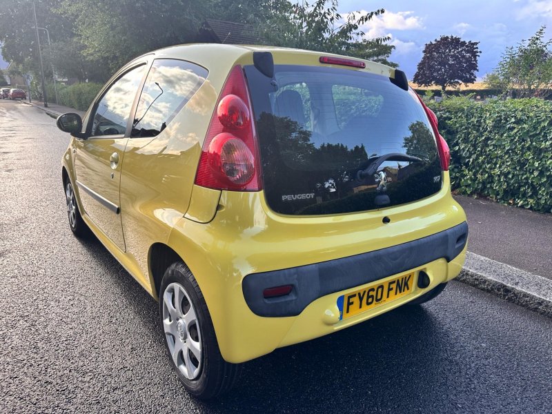PEUGEOT 107