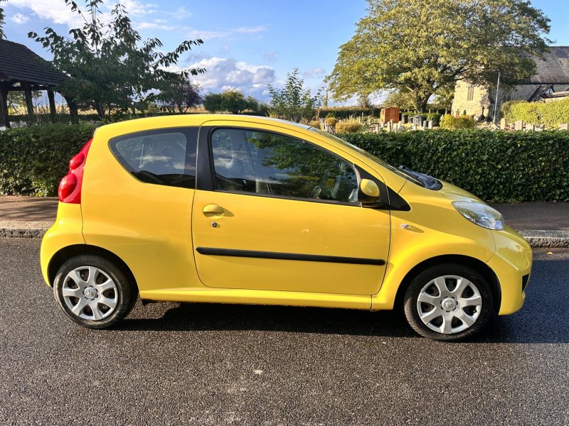 PEUGEOT 107
