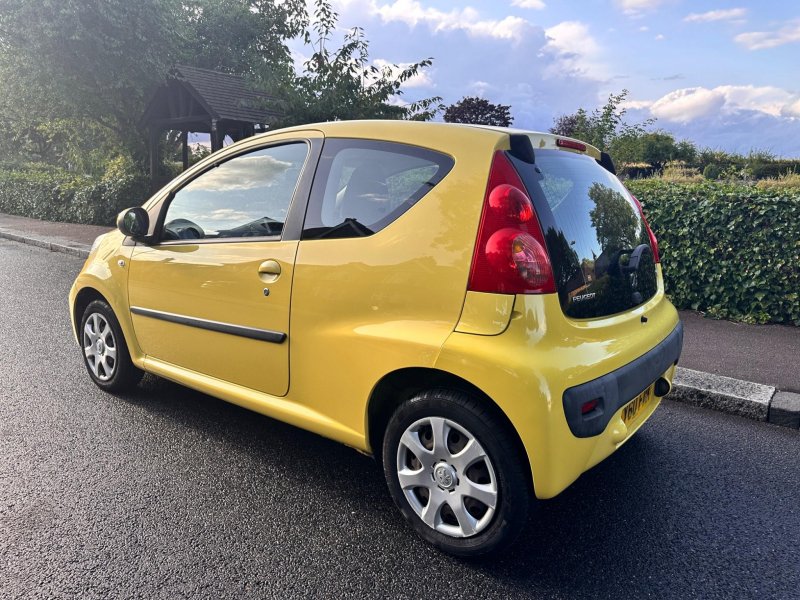 PEUGEOT 107