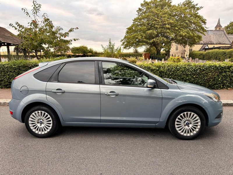 View FORD FOCUS 1.8 Titanium 5dr