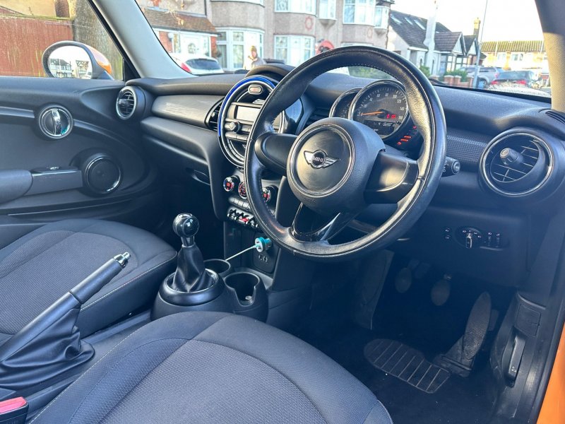 MINI HATCH