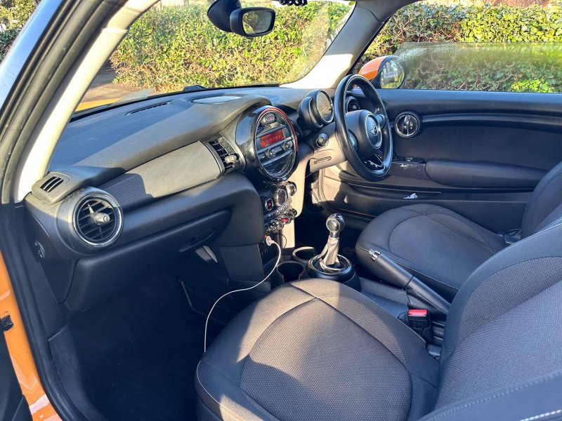 MINI HATCH