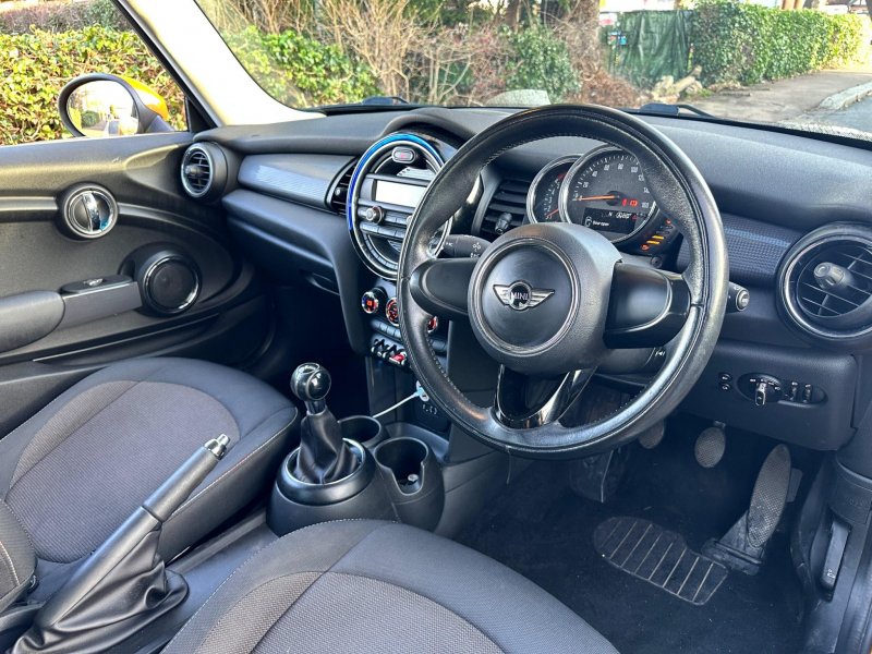 MINI HATCH