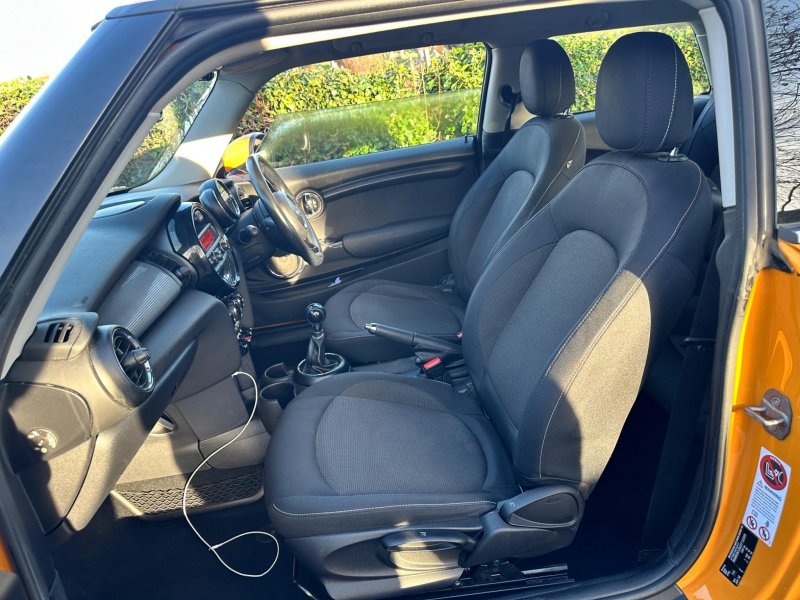 MINI HATCH