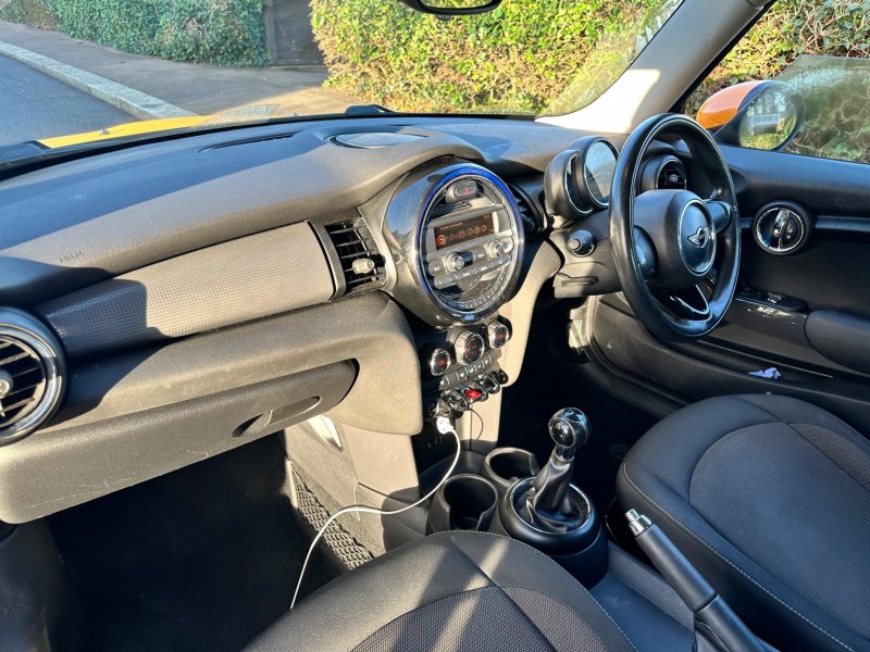 MINI HATCH