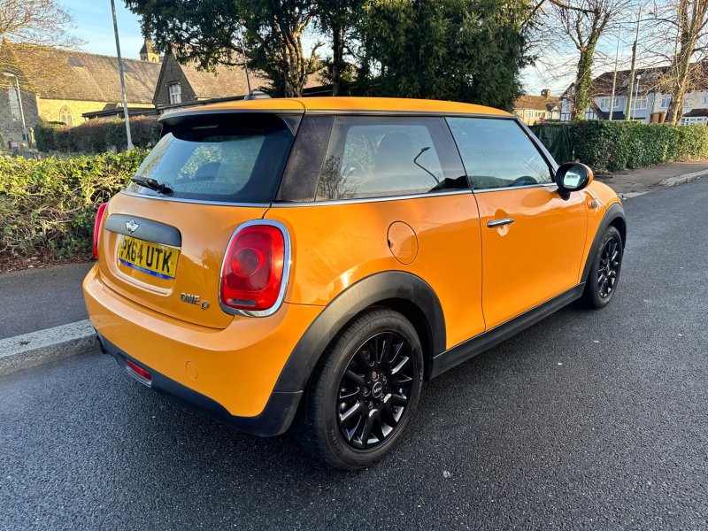 MINI HATCH