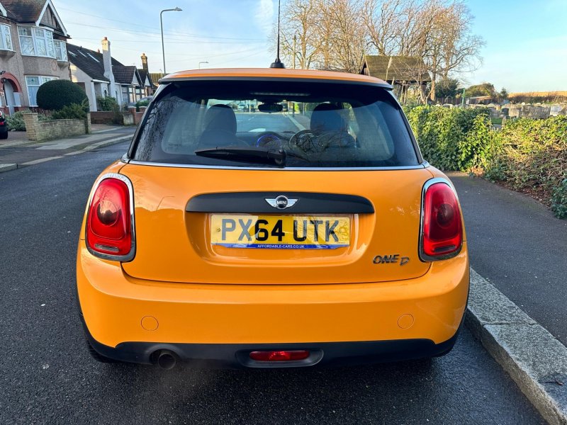 MINI HATCH
